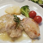 キッチン ブルー グローブ - 反対側から、豚ヒレ肉ソテーは３つ