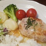 キッチン ブルー グローブ - こちらも大きめなヒレ肉