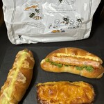 ヨコハマブンブンプラス - アボカドチーズドック、自家製タルタルのエビカツ塩バターサンド、焼き芋ボストック