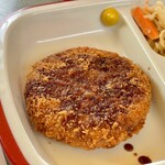 山崎精肉店 - ハムカツ（160円／枚）。私はウスターソース派。