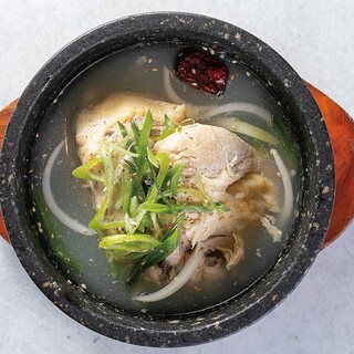 Collagen-rich Medicinal Food soup ◆ We also boast our homemade samgyetang
