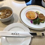 北京ダック専門店 銀座芳亭 船橋店 - 前菜とフカヒレスープ