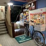 アジアンレストラン＆バー サーランギー - 自転車が守衛の門構え