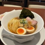 酒肴場 屯 - 津軽煮干し中華蕎麦（味玉入り）¥950