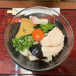 きしめん あまの - 相方さんは冷たいきしめん(ころきし)の「冷やしあまの」おつゆはお素麺のつゆっぽいそうです。