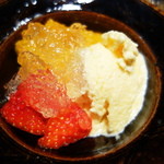 神楽坂 石かわ - ラム酒いりバニラアイスクリーム、苺とオレンジのゼリー寄せ