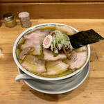 there is ramen - チャーシュー麺1,200円。
