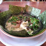 香蘭 - 博多豚骨らーめん＋のり、水餃子