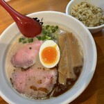 うちのラーメン 我豚 - 料理写真:ラーメン