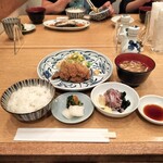 新宿割烹 中嶋 - イワシフライ定食と刺身ハーフ