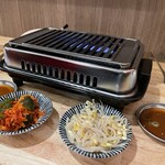 焼肉大衆酒場 真 肉焼屋 - 