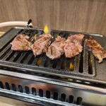 焼肉大衆酒場 真 肉焼屋 - 