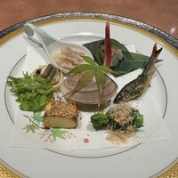 懐食みちば - 前菜、この時期の稚鮎は嬉しいです。名物のチーズ黄金焼き（西京味噌焼き）は日本酒にも合います
