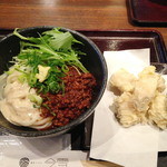 讃岐うどん 今雪 - 豆乳のごまだれと肉味噌、合うんですよね〜。