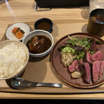 炭火焼肉 肉の匠 ひうち - 和牛赤身ステーキ100gタンシチュー付き1500円