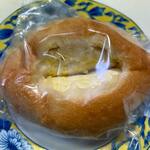 アールベイカー - ハニーフロマージュ２６０円。
             
            生地にチーズとハチミツを包んだおやつ感覚のパンです。