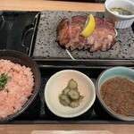 Ishiyaki Suteki Zei - 厚切りリブステーキ 150g（1,990円）
                        特別セット（＋290円）梅ご飯、味噌汁、お新香付き