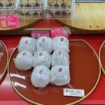餅の三吉野 - 大きい苺大福！！