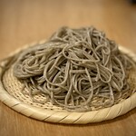 Soba Osame - いつも美味しい「玄挽きそば」。この日も凄すぎました！
                        普段は鳥取県伯耆町産が多いのですが、今回は山形県越沢産。
                        これが、なんともエネルギッシュ！
                        味わいが力強く、香りもまた、品のある野趣が豊か♪