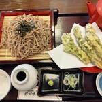 信州味屋敷ささおか - 山菜の時期だったけど、タラの芽だけを食べたかったので、ざるそばとタラの芽の天ぷらの単品を頼んで勝手にタラの芽天せいろにしてみた笑