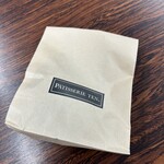 Patisserie TEN & - お店のシールを貼った茶封筒。