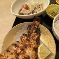 しゃぶしゃぶ芋つる 新橋店 別館 - 赤魚の粕漬け 豚バラ湯引き
