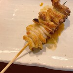 鶏ぼうず - 鶏皮の甘く香ばしいタレには感激した。