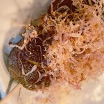 鶏ぼうず - 椎茸串は、ぷりぷり食感が口の中で踊る。