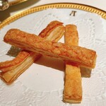 アピシウス - チーズ入りのスティック。スープと一緒に味わいます