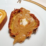 アピシウス - アーモンドクリームのシュー生地