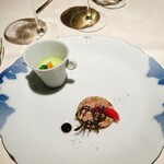 アピシウス - 奥がグリーンピースのポタージュ。手前が宮崎地鶏のガランティーヌ