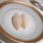 アピシウス - クレープシュゼットの付け添えのアイスクリーム二種類。ヴァニラとアールグレイだったかな