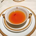 アピシウス - アピシウスと言えば青海亀。ワシントン条約では絶滅危惧種ですが、小笠原の伝統文化ということで年に一か月間だけ135頭という制限付きの漁が解禁されます