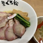麺屋くろ松 - 冷やし担々和え麺（＋炭焼きチャーシュー）
