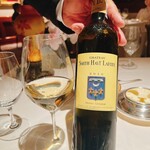 アピシウス - ボルドーのソービニョンブランです。市販価格の1.5倍でいただけるのは嬉しい