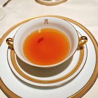 アピシウス - アピシウスと言えば青海亀。ワシントン条約では絶滅危惧種ですが、小笠原の伝統文化ということで年に一か月間だけ135頭という制限付きの漁が解禁されます