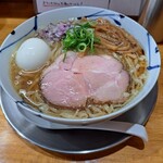 支那そば 讃岐ロック - しょうゆラーメン。味玉のトッピングも。