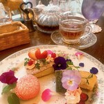 Flowery cafe cachette - 