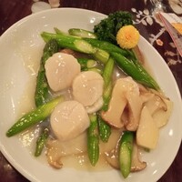 三和楼 - ホタテとアスパラガスときのこ塩炒め