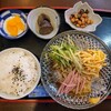 純