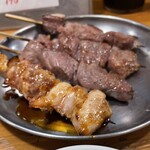 Shimon ya - 手前から　トリ正肉、カシラ、ハツ、タン　とにかく焼きたてて美味しい！！
