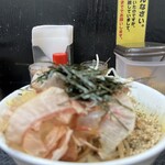 Naze Soba Ni Rayu Wo Ireru Noka - 卵はテーブル前に数個ずつ配備されていますが、現在はおひとり様一個で…と書かれています