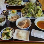 ペンション はなのや - 登場♪『山菜定食』