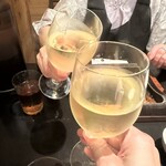 鉄板ダイニング 哲 - 白ワイン　辛口で美味しい