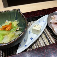 鮨 無垢/鮨 白銀 - 前菜三品　春キャベツと桜エビ、クリームチーズと酒粕、水蛸吸盤