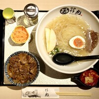 牛刺しと焼肉 仔虎 クリスロード店 - 冷麺とミニ牛丼のセット(税込1,540円) ※平日限定