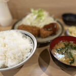 Tonkatsu Fujiyoshi - ご飯・味噌汁