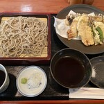芭蕉庵 - あらびきそば　真鯵と舞茸の天ぷら