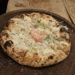 YAMAOKA PIZZA - 赤海老とアンチョビと新玉ねぎ