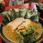 豚骨醤油ラーメン 王道家 - 